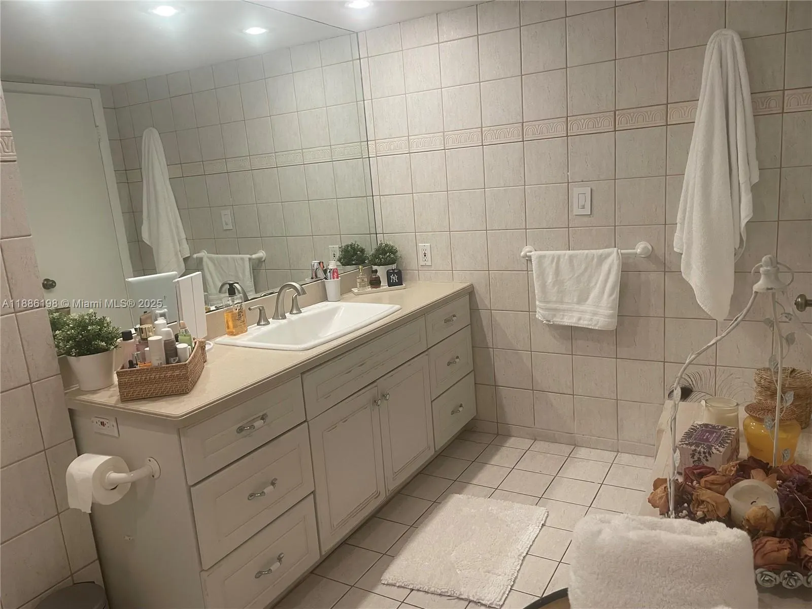 1121 Crandon Blvd, #D404