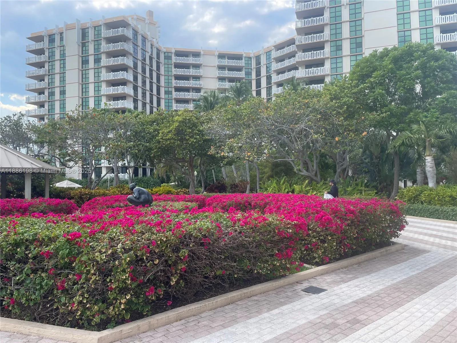 1121 Crandon Blvd, #D404