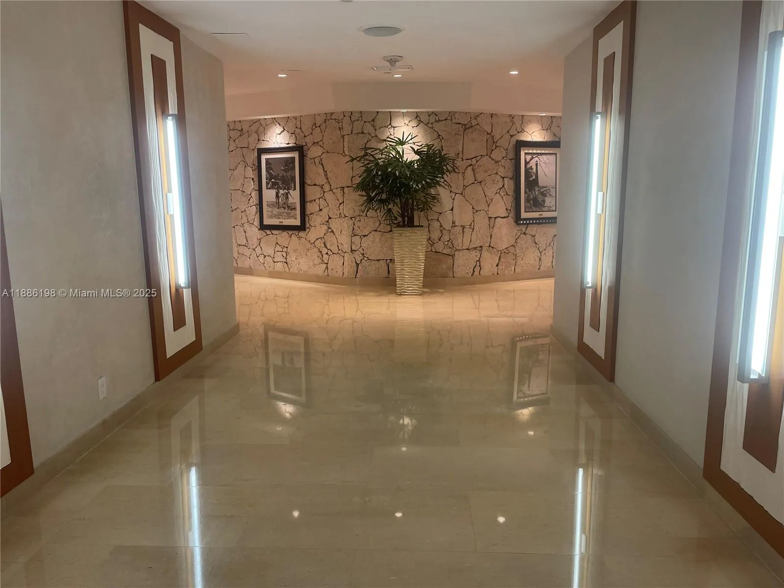 1121 Crandon Blvd, #D404