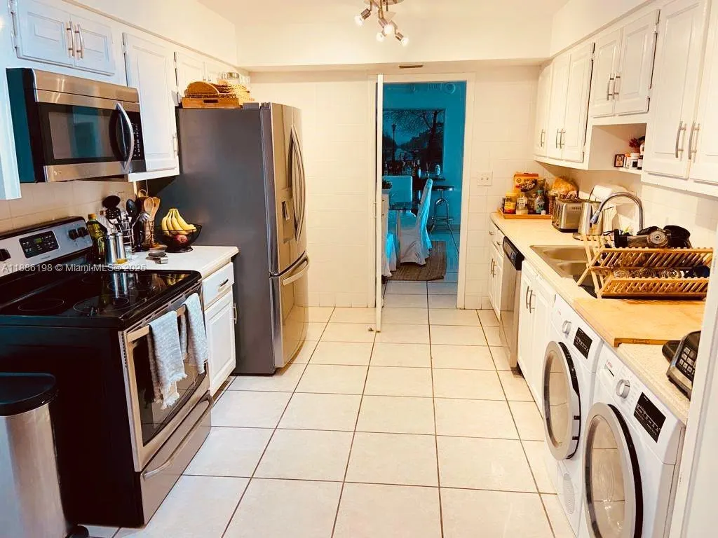 1121 Crandon Blvd, #D404