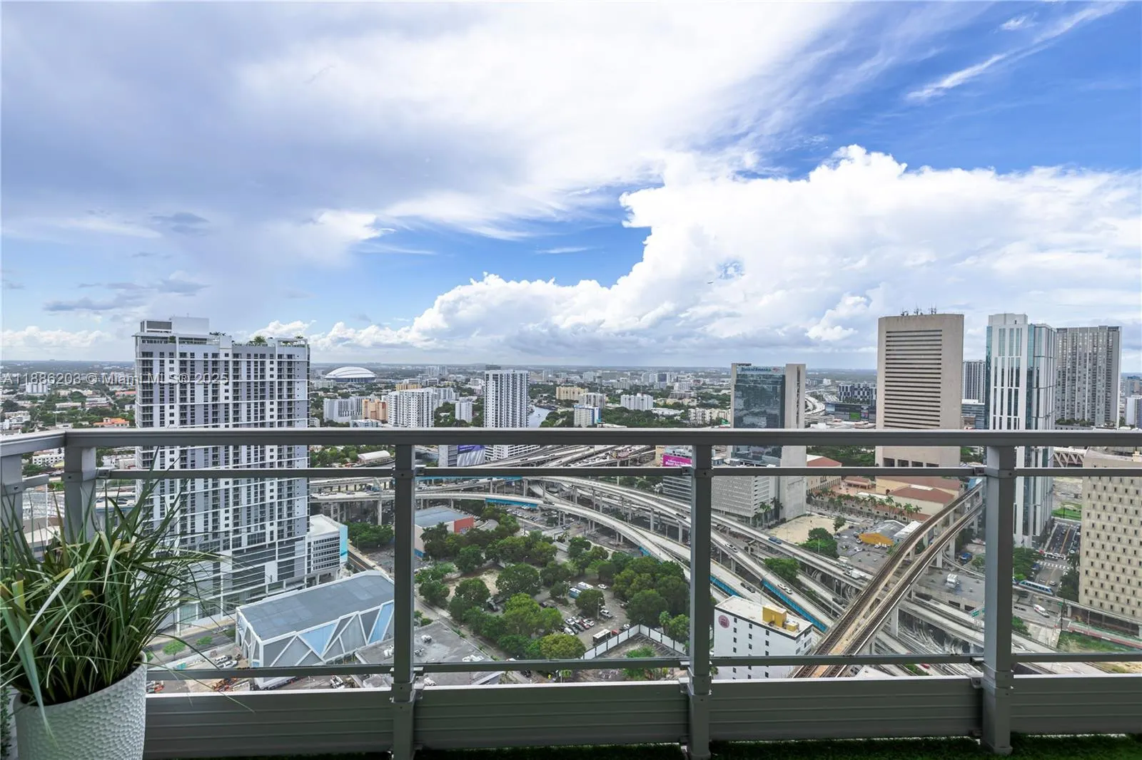90 SW 3rd St, #3705