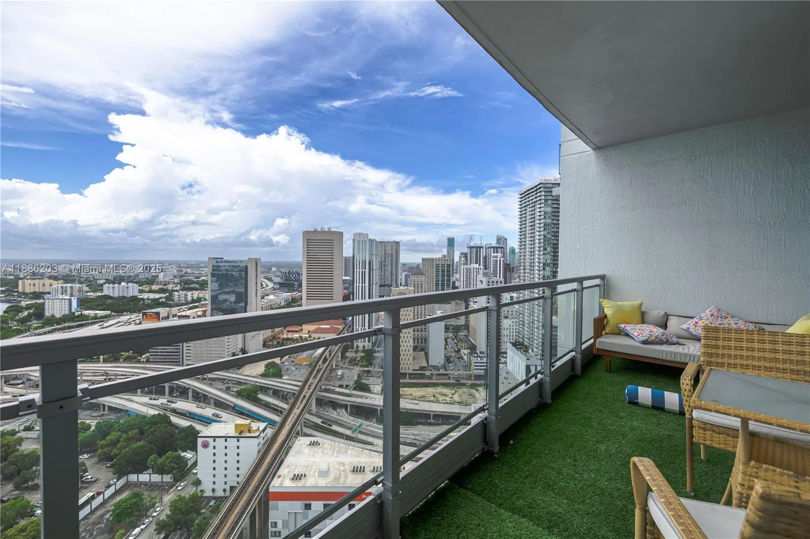 90 SW 3rd St, #3705