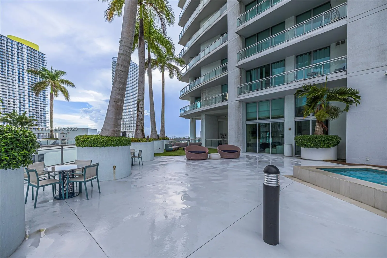 90 SW 3rd St, #3705