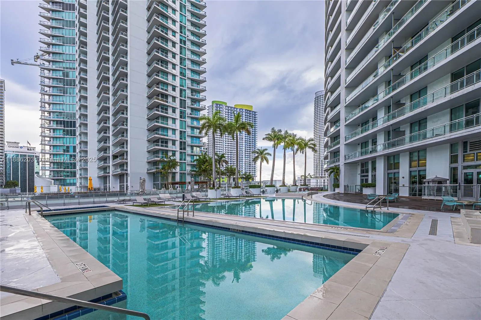 90 SW 3rd St, #3705