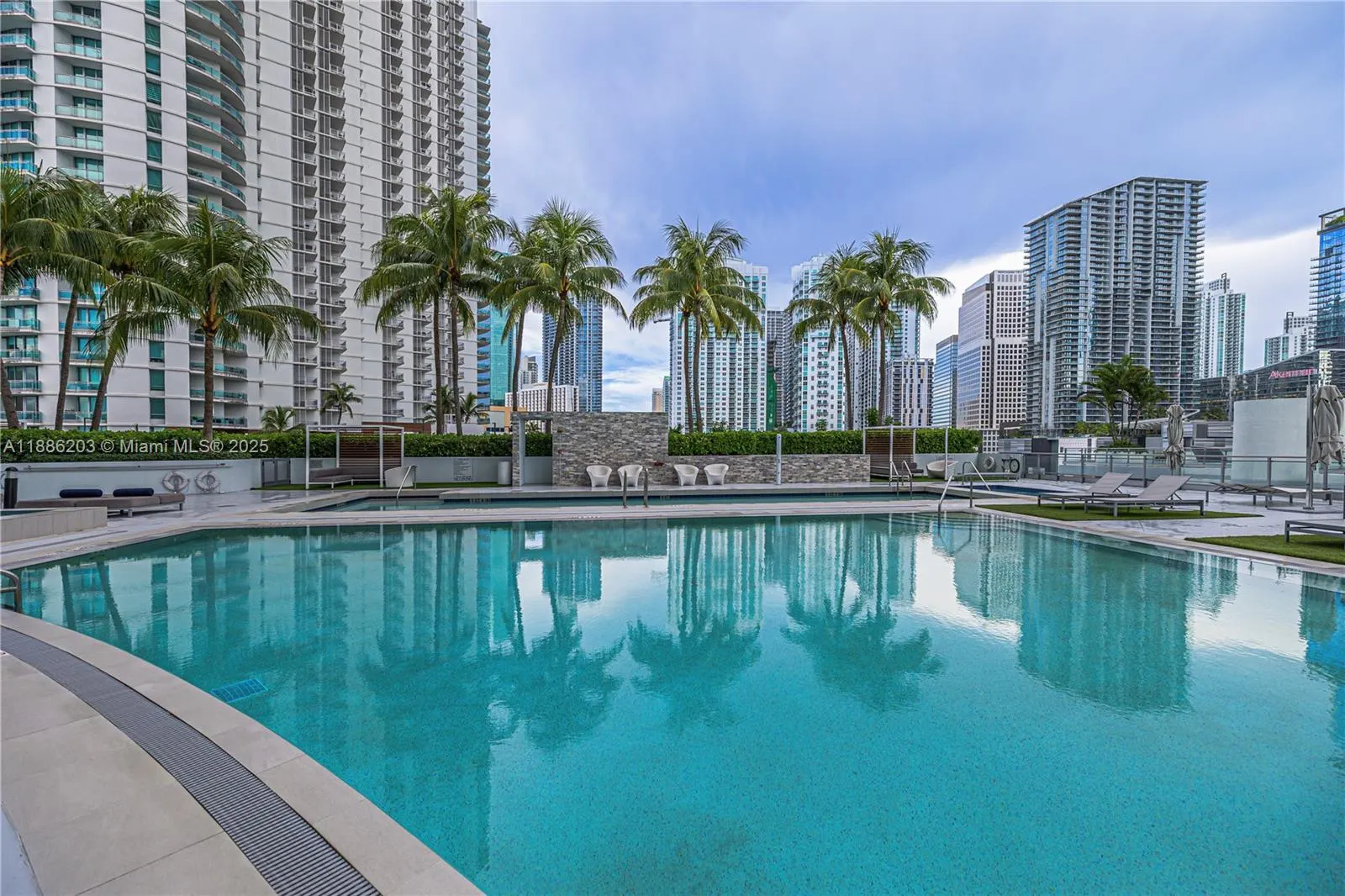 90 SW 3rd St, #3705