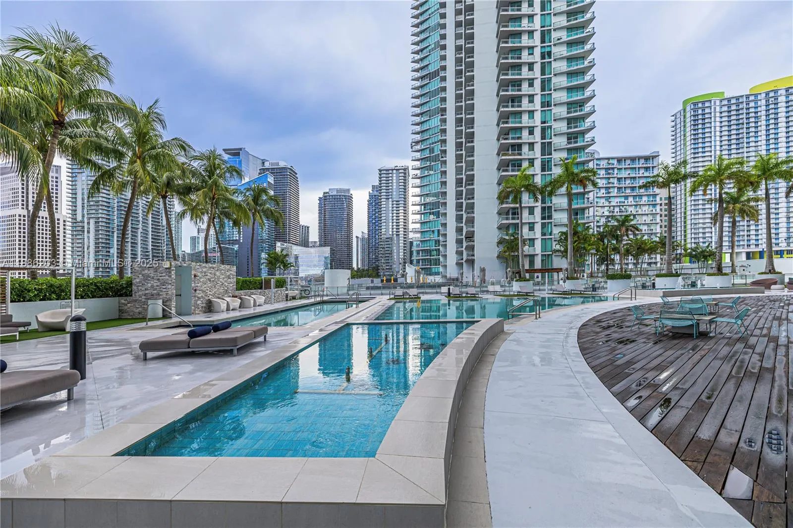 90 SW 3rd St, #3705