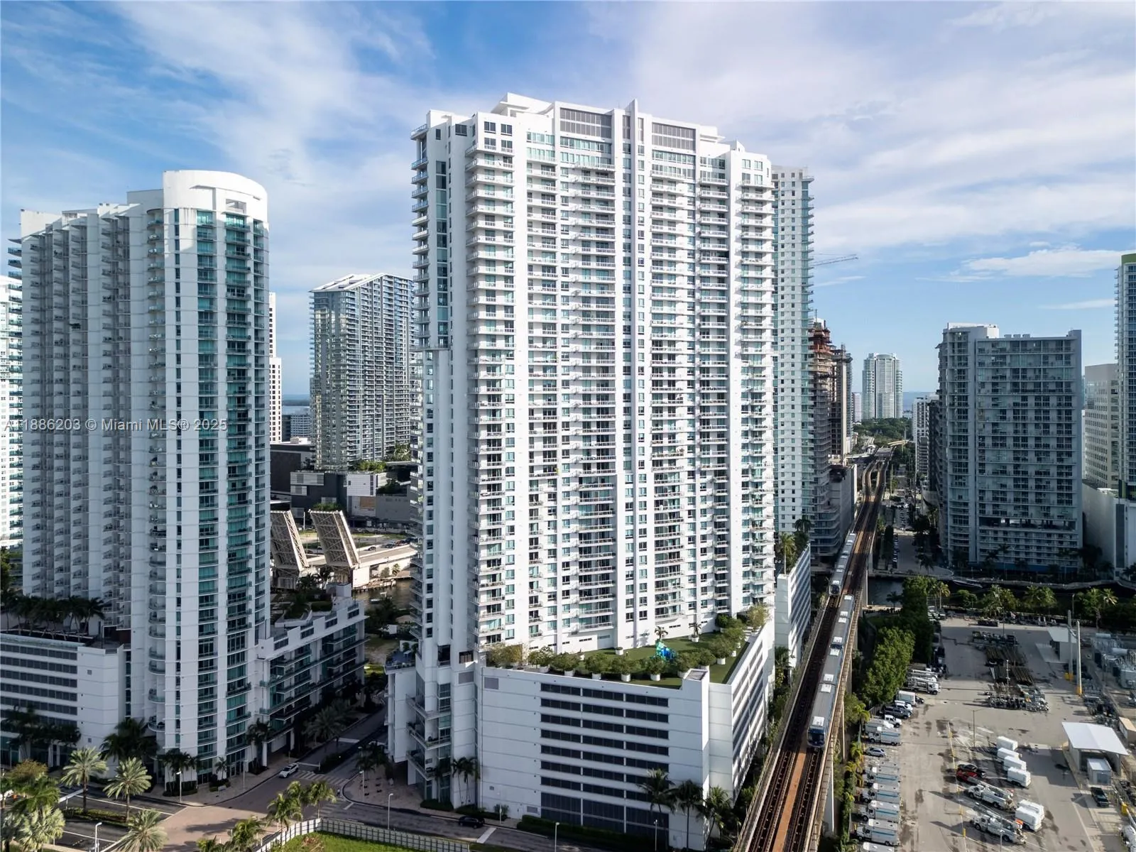 90 SW 3rd St, #3705