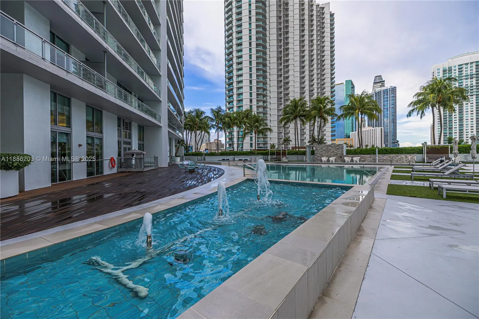 90 SW 3rd St, #3705