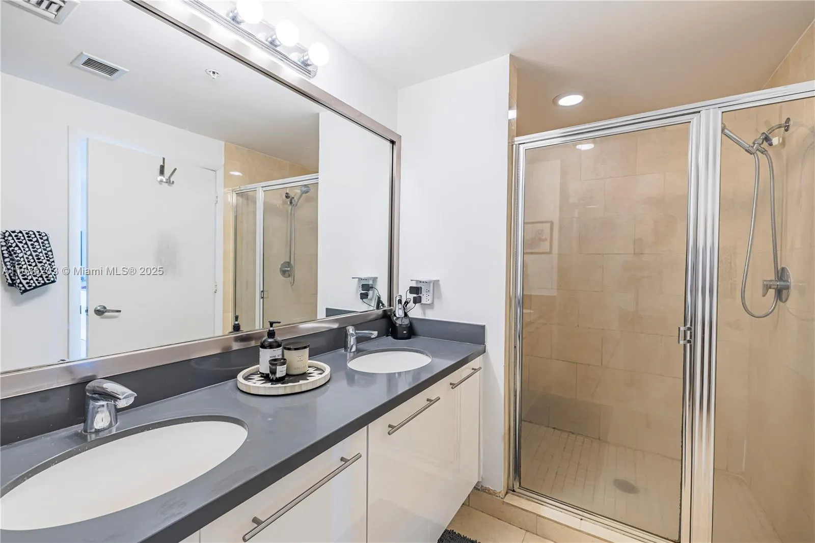 90 SW 3rd St, #3705