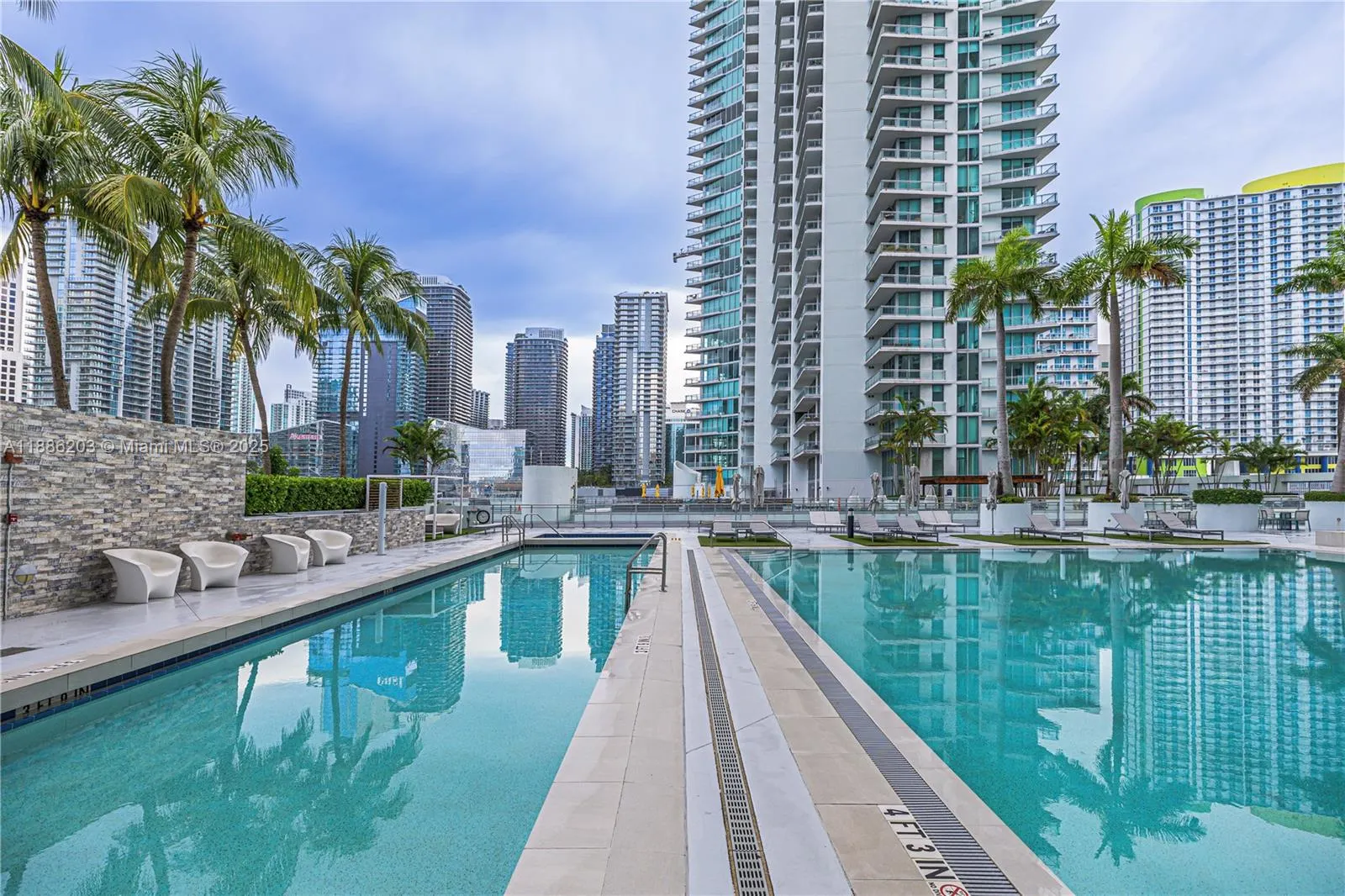 90 SW 3rd St, #3705