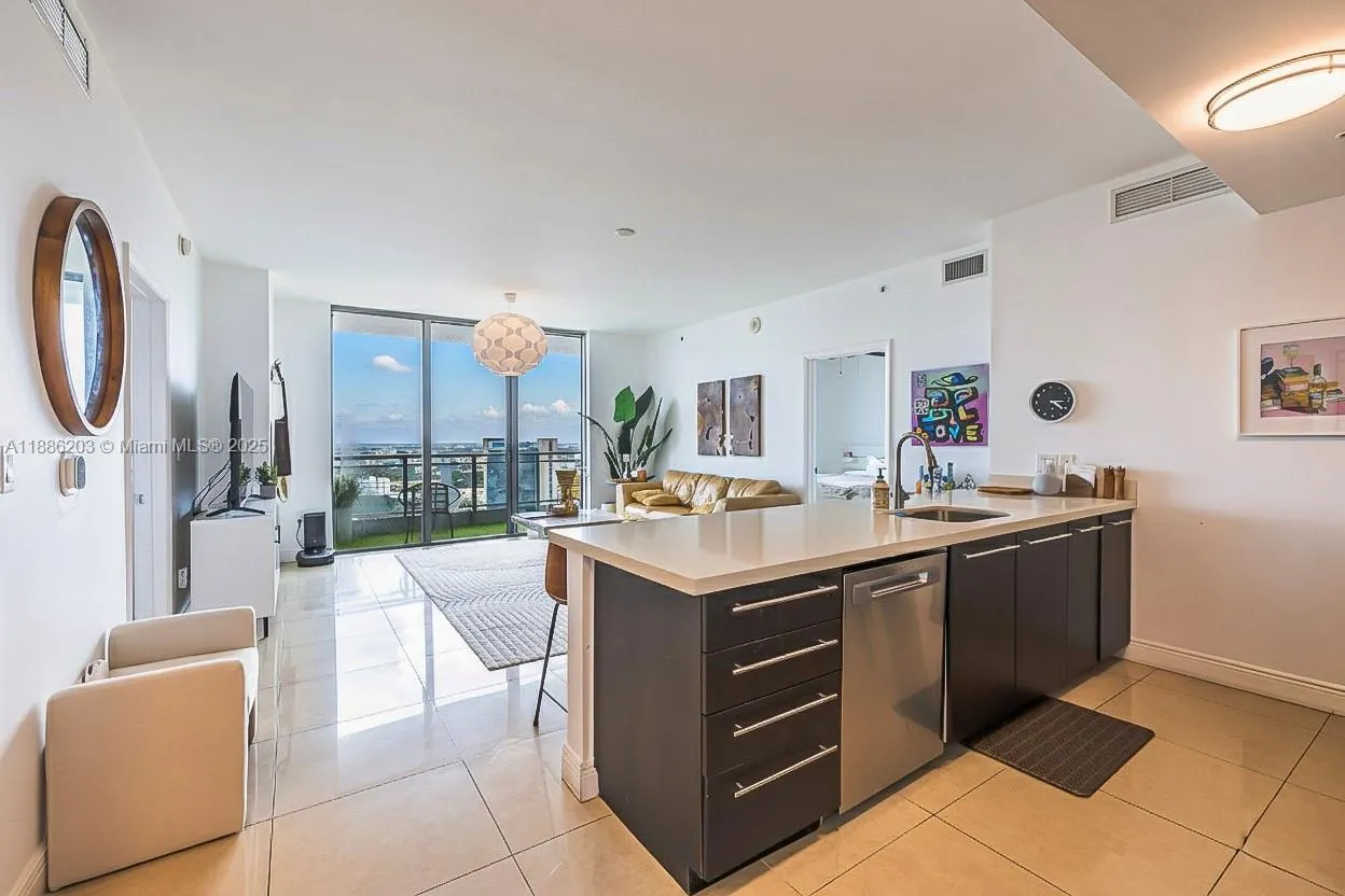 90 SW 3rd St, #3705