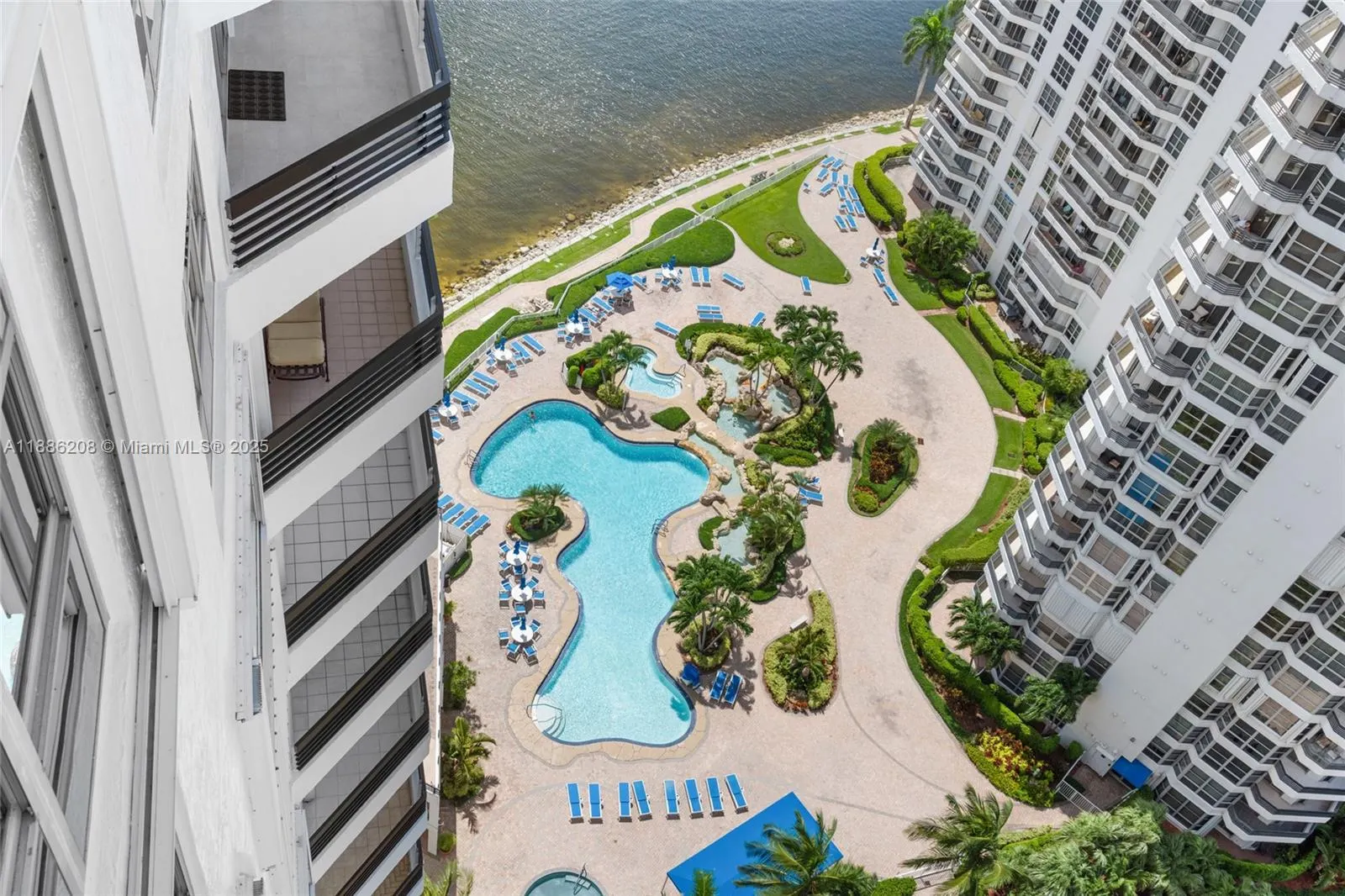 19195 Mystic Pointe Dr, #2502