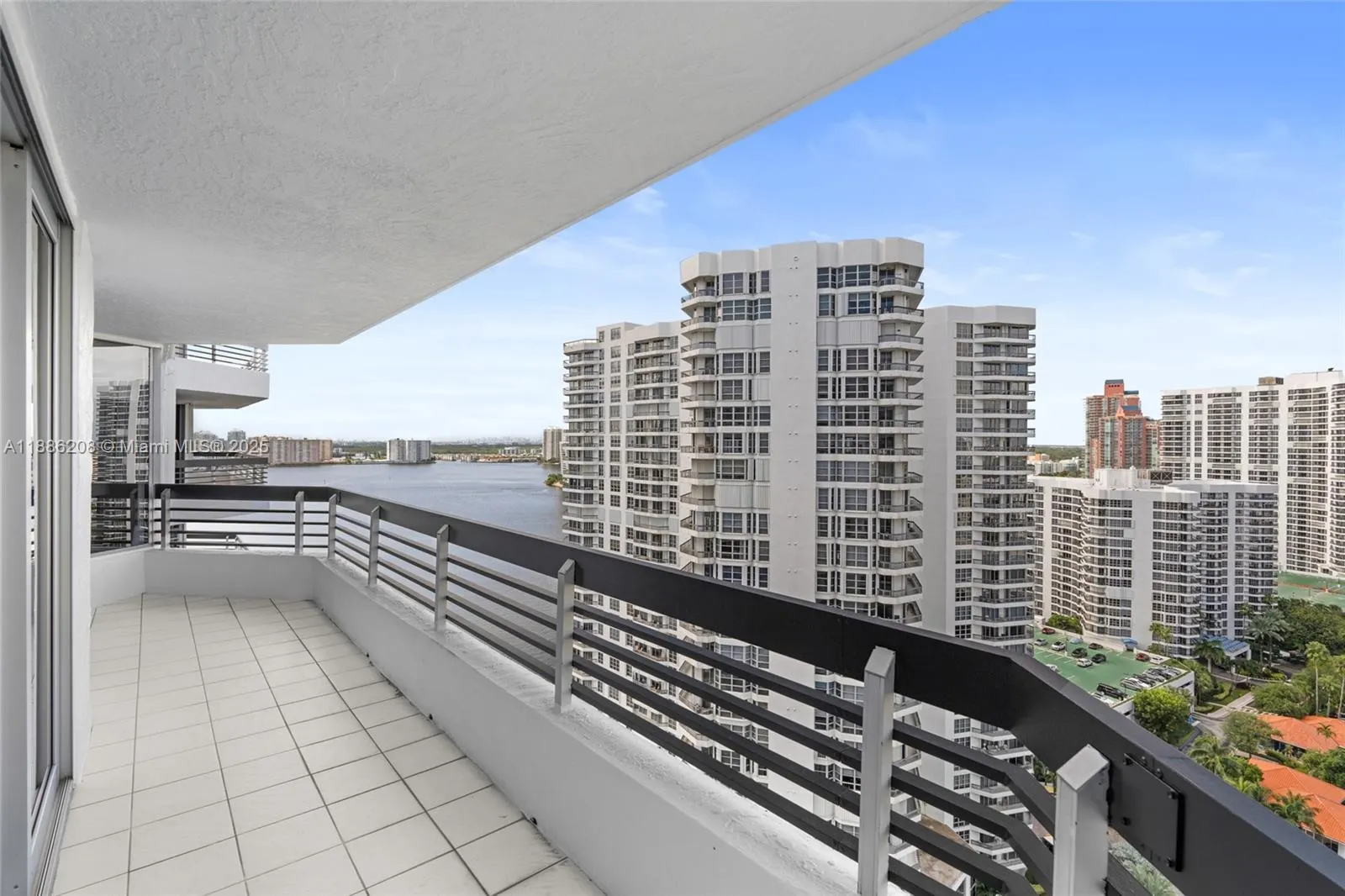 19195 Mystic Pointe Dr, #2502
