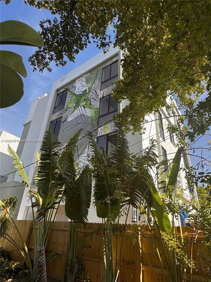 3422 NW 5th Ave, #206