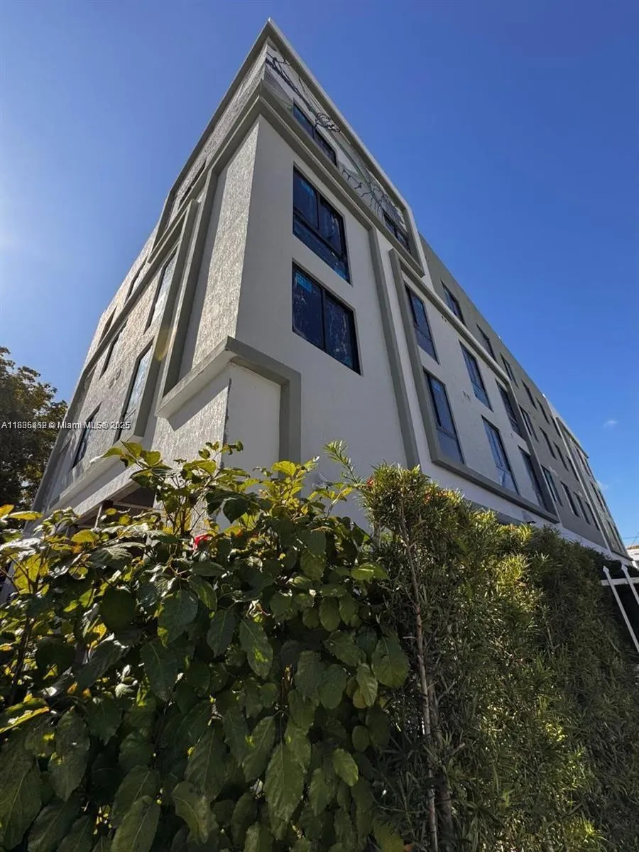 3422 NW 5th Ave, #206
