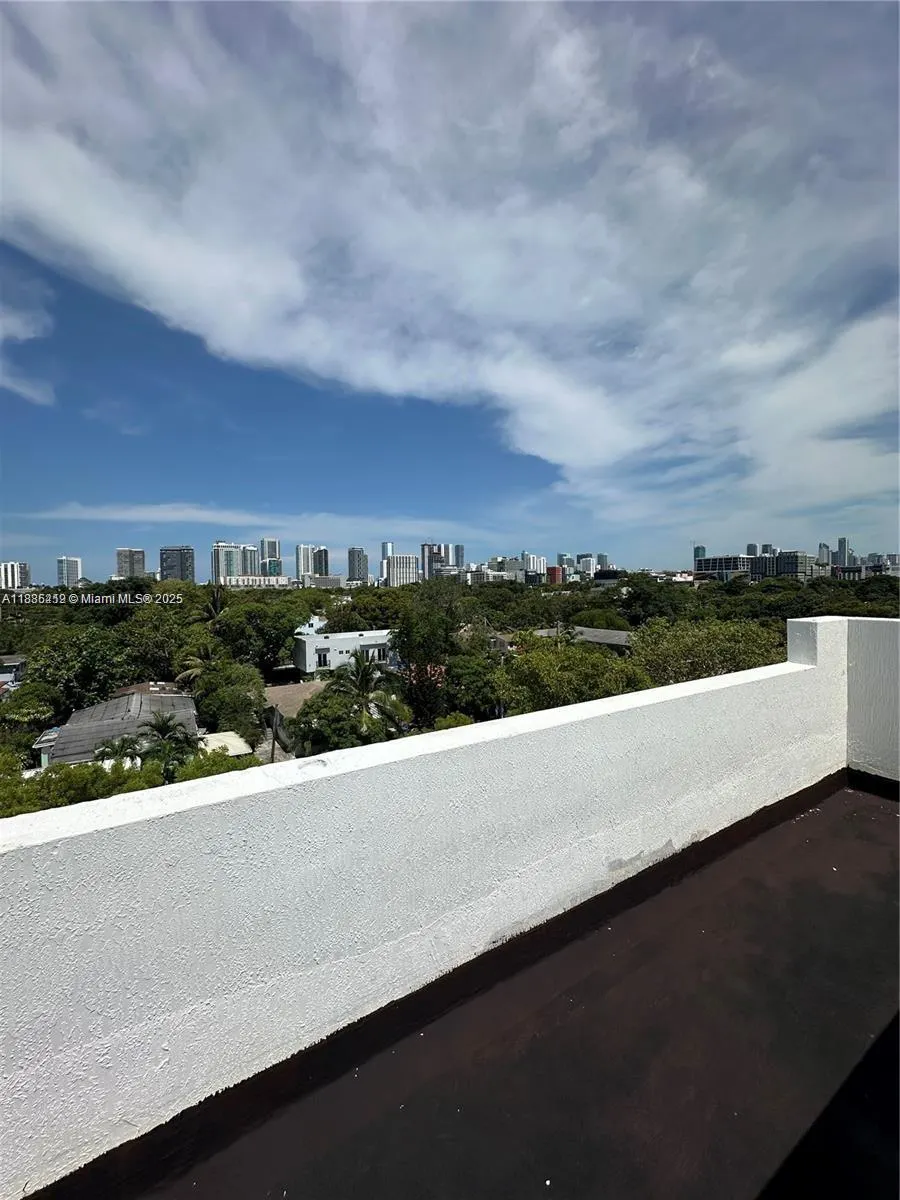 3422 NW 5th Ave, #206