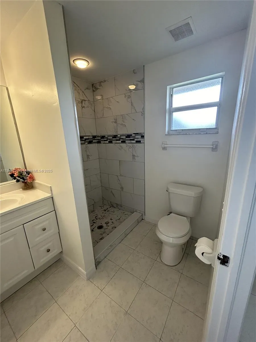 2422 S Vernon Ave, #2422