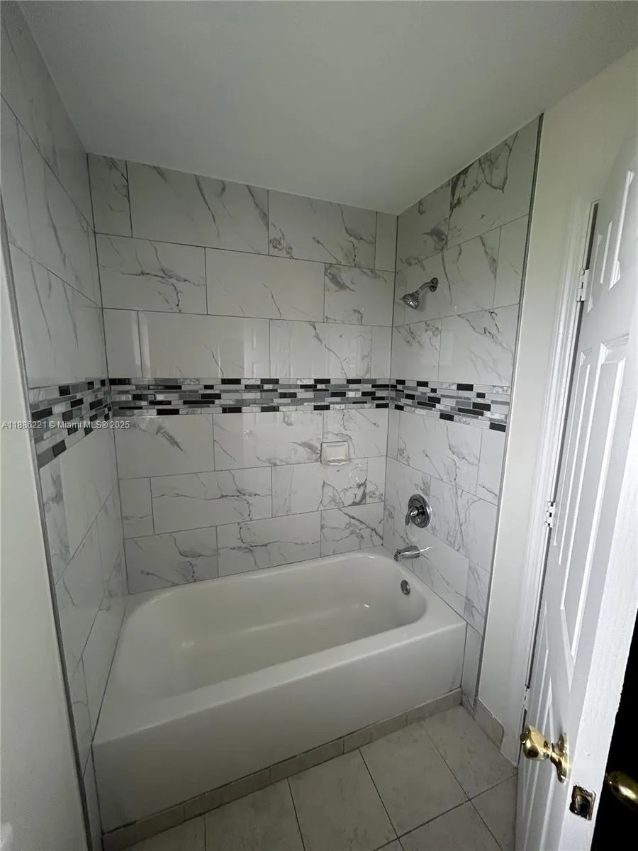 2422 S Vernon Ave, #2422