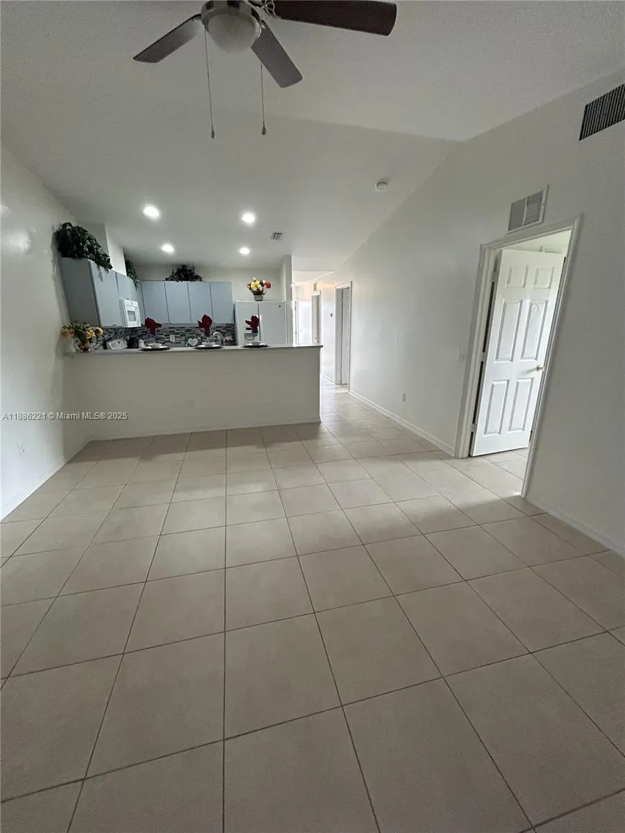2422 S Vernon Ave, #2422