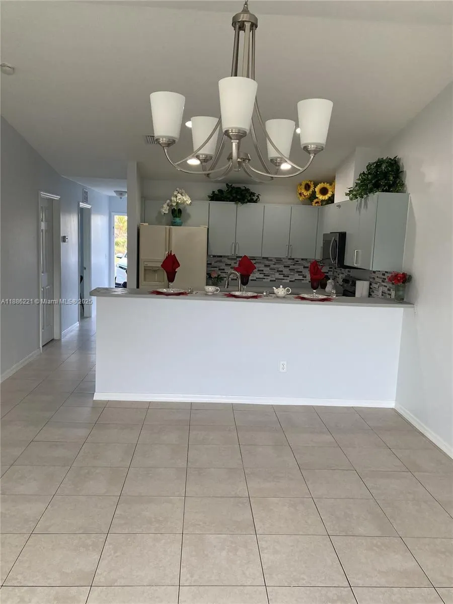 2422 S Vernon Ave, #2422