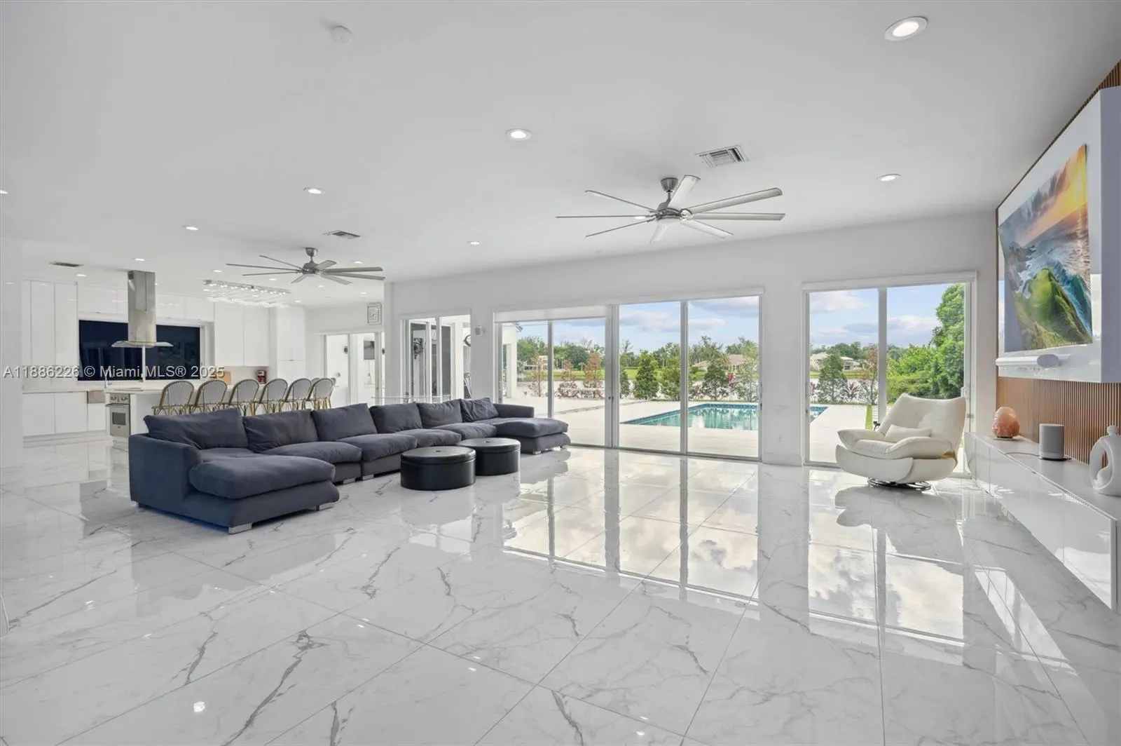 8728 E Wendy Ln E