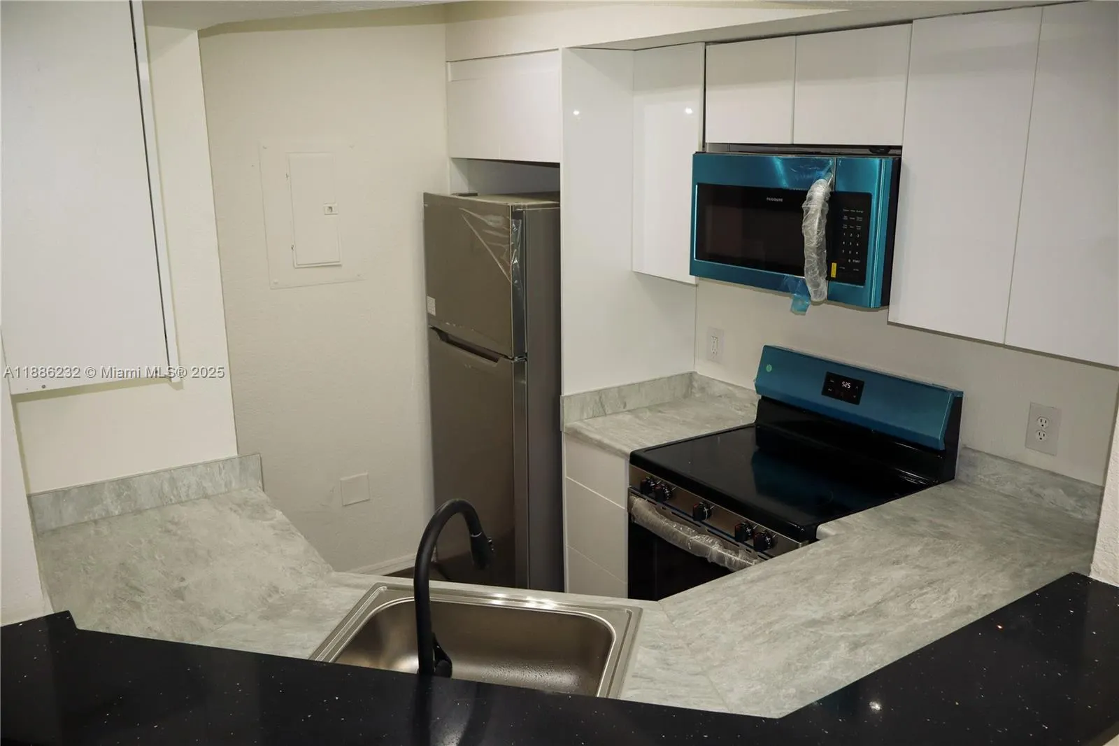 711 SW 148th Ave, #412