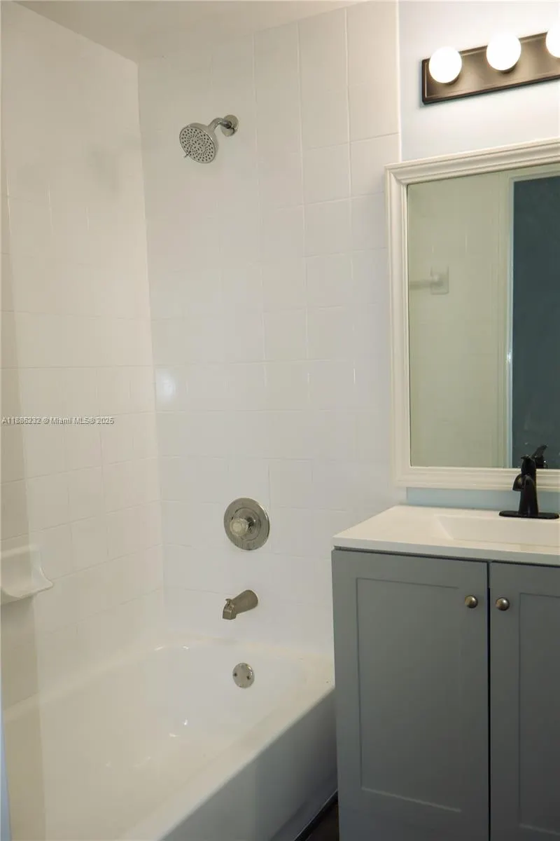 711 SW 148th Ave, #412