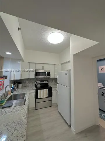 3155 NE 184th St, #8201