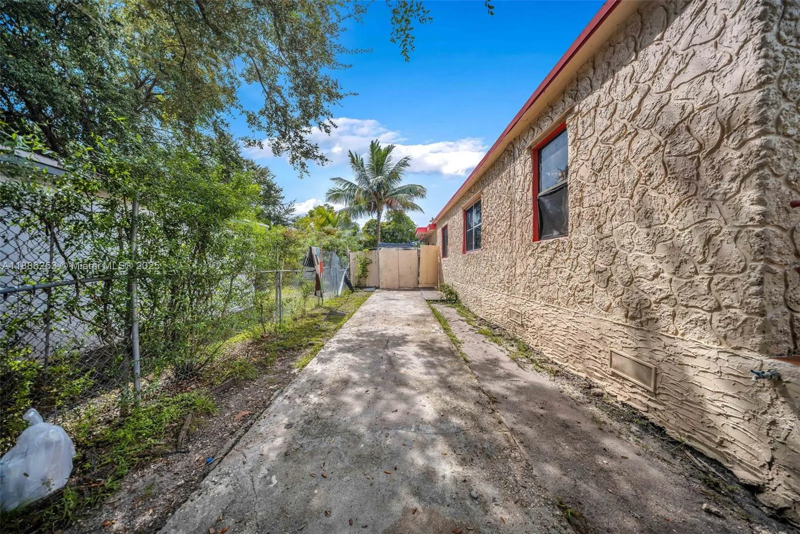 140 NW 49th St