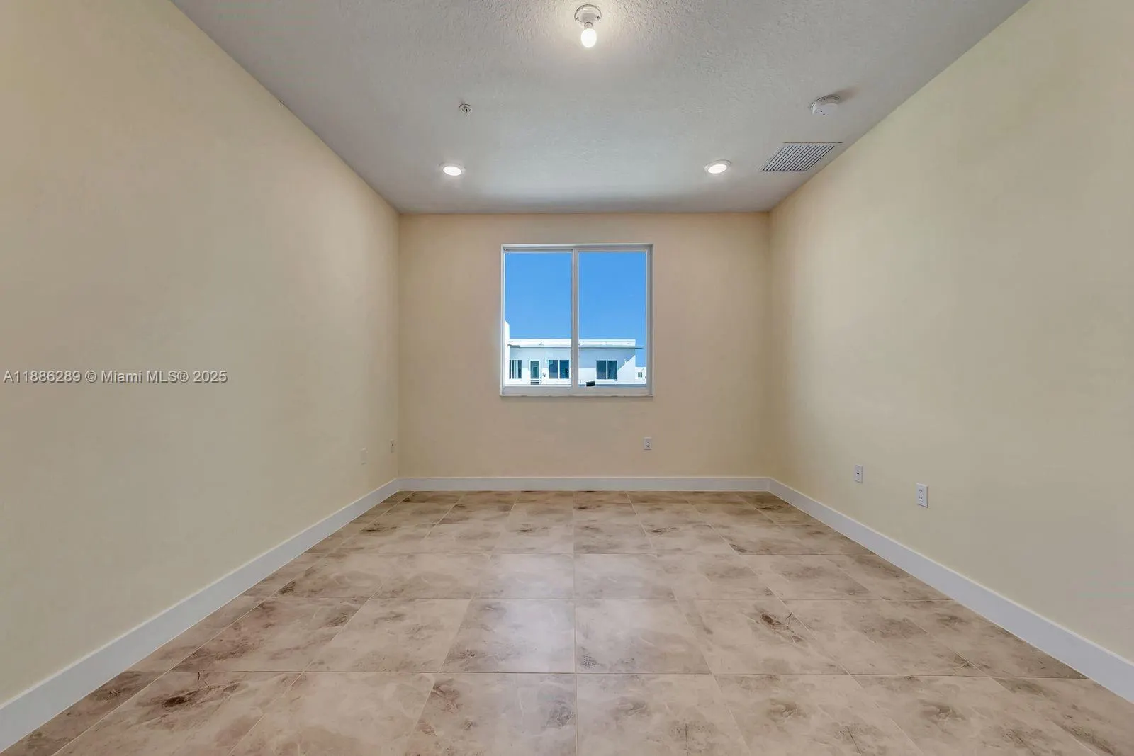 6420 NW 102nd Path, #303