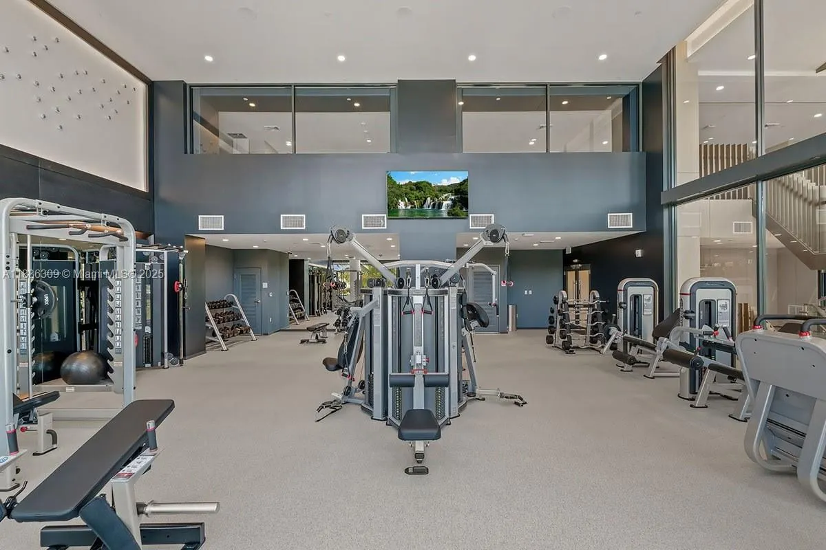 101 Diplomat Pkwy, #306