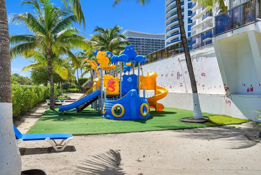 6039 Collins Ave, #1126