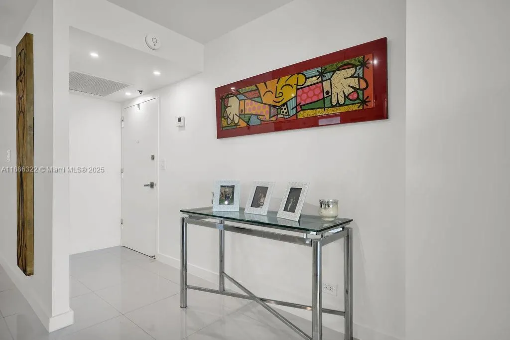 6039 Collins Ave, #1126