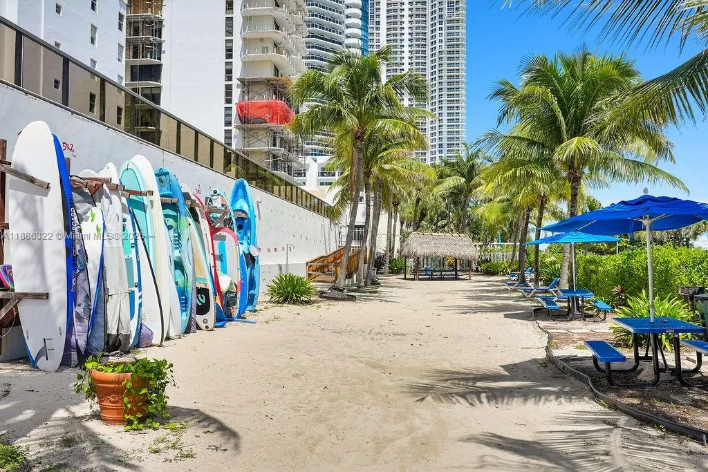 6039 Collins Ave, #1126