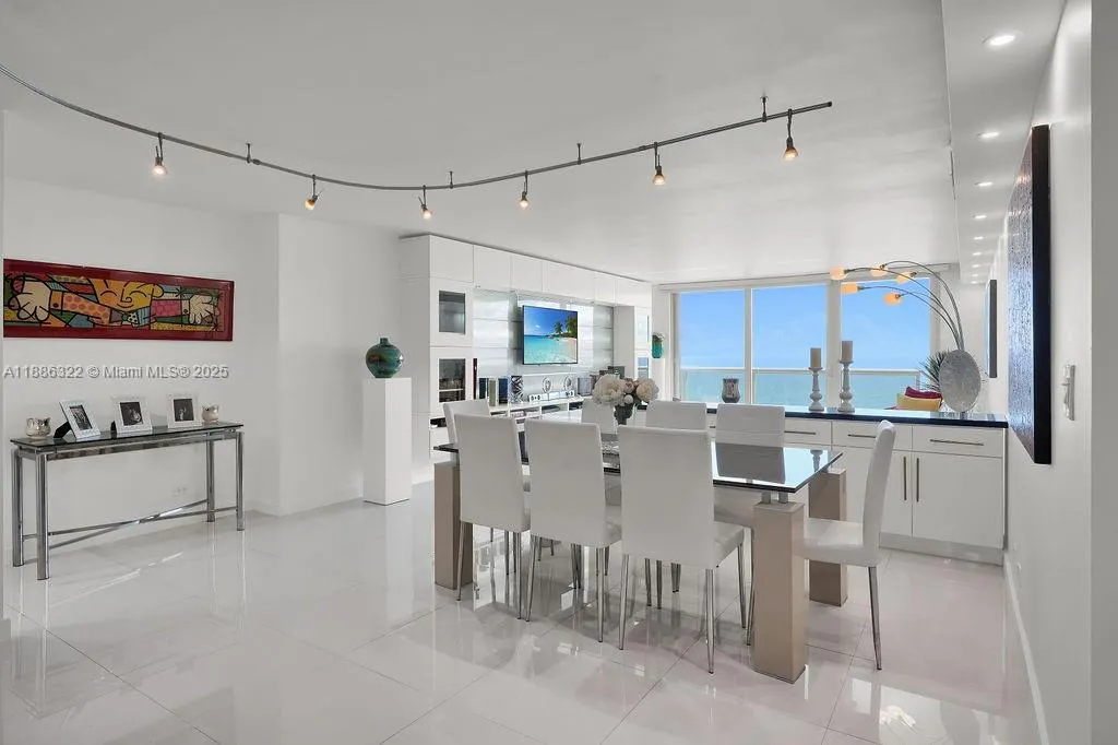 6039 Collins Ave, #1126