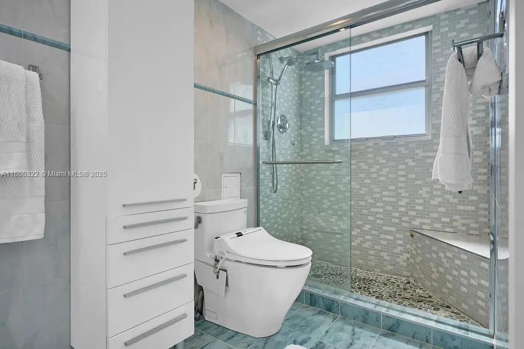 6039 Collins Ave, #1126