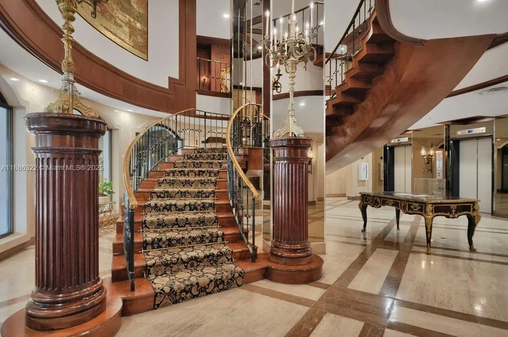 6039 Collins Ave, #1126