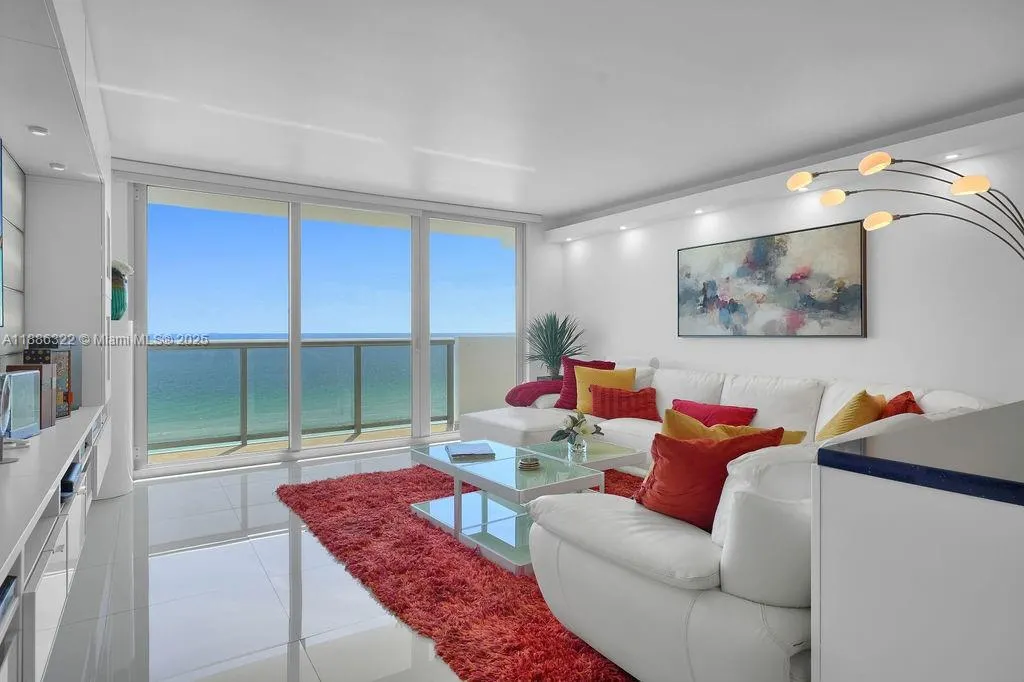 6039 Collins Ave, #1126