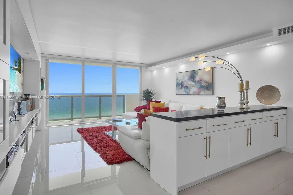 6039 Collins Ave, #1126