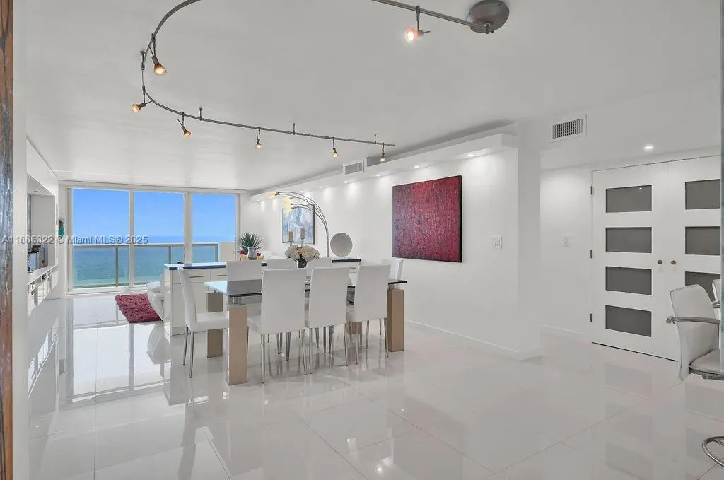 6039 Collins Ave, #1126