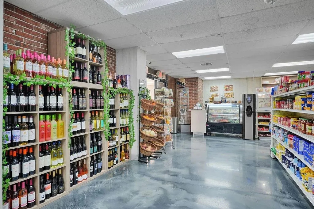 6039 Collins Ave, #1126