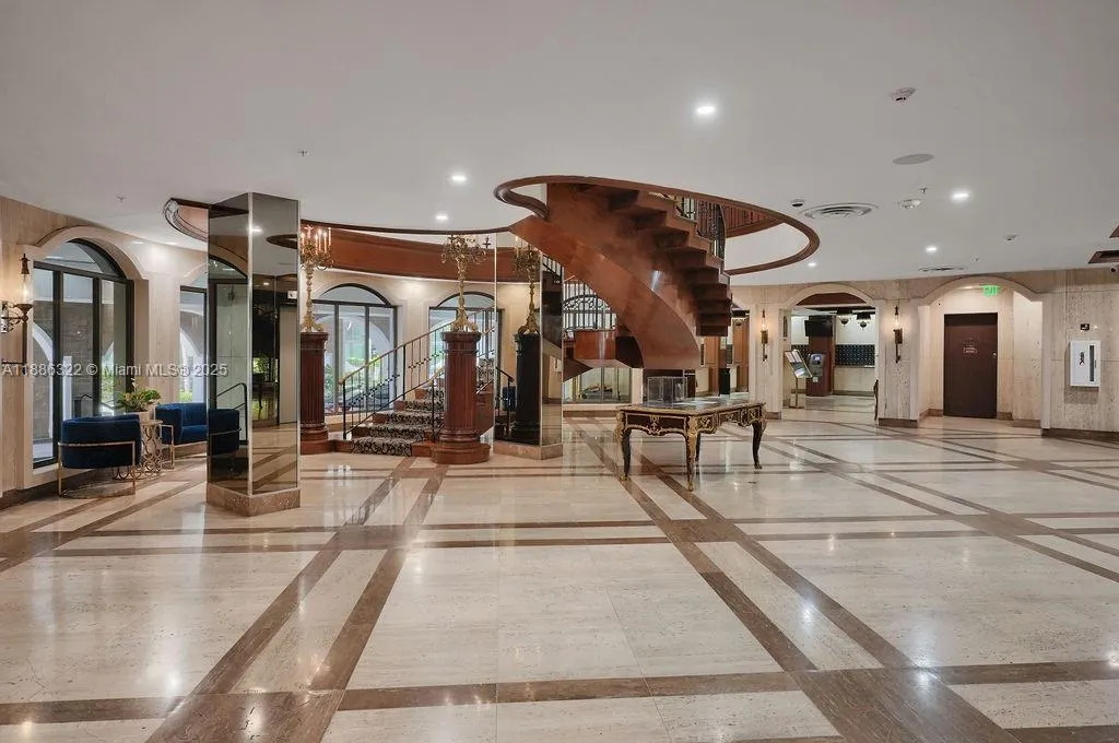 6039 Collins Ave, #1126