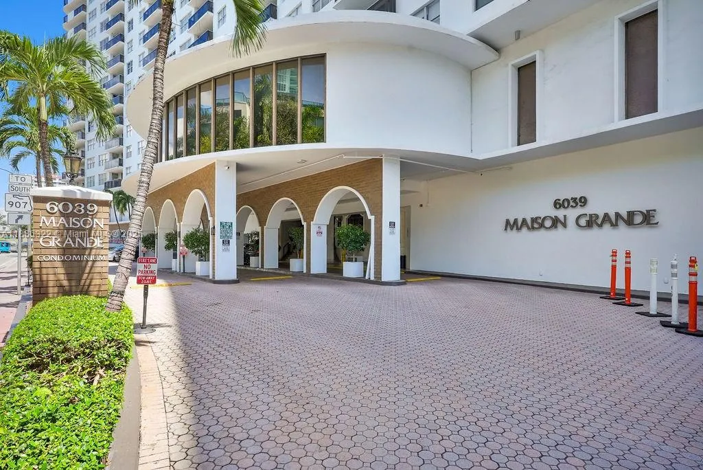 6039 Collins Ave, #1126