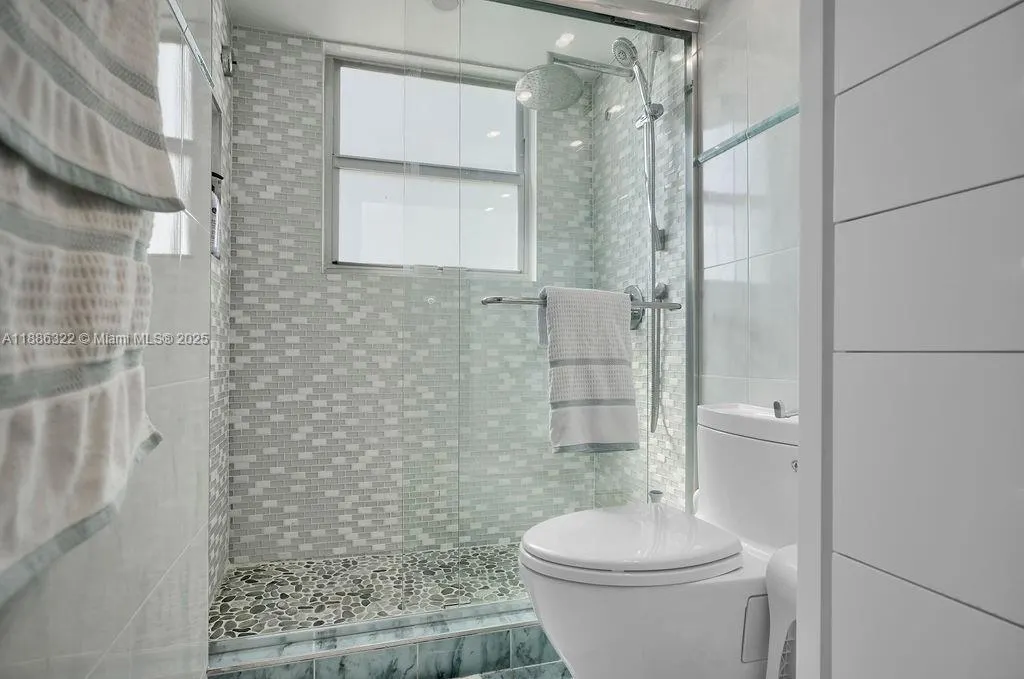 6039 Collins Ave, #1126