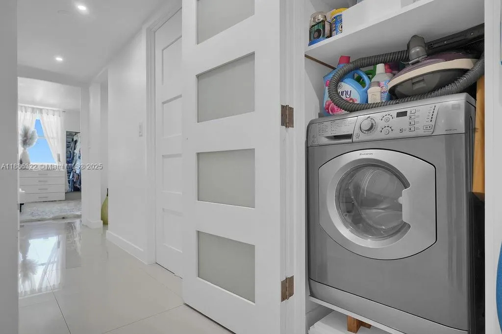 6039 Collins Ave, #1126