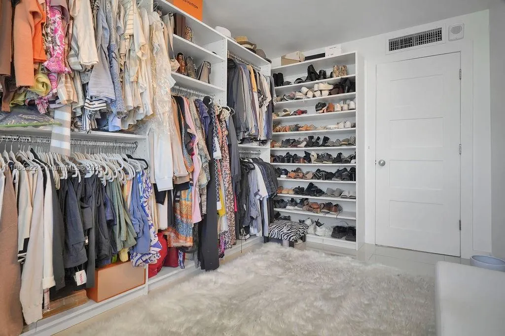 6039 Collins Ave, #1126