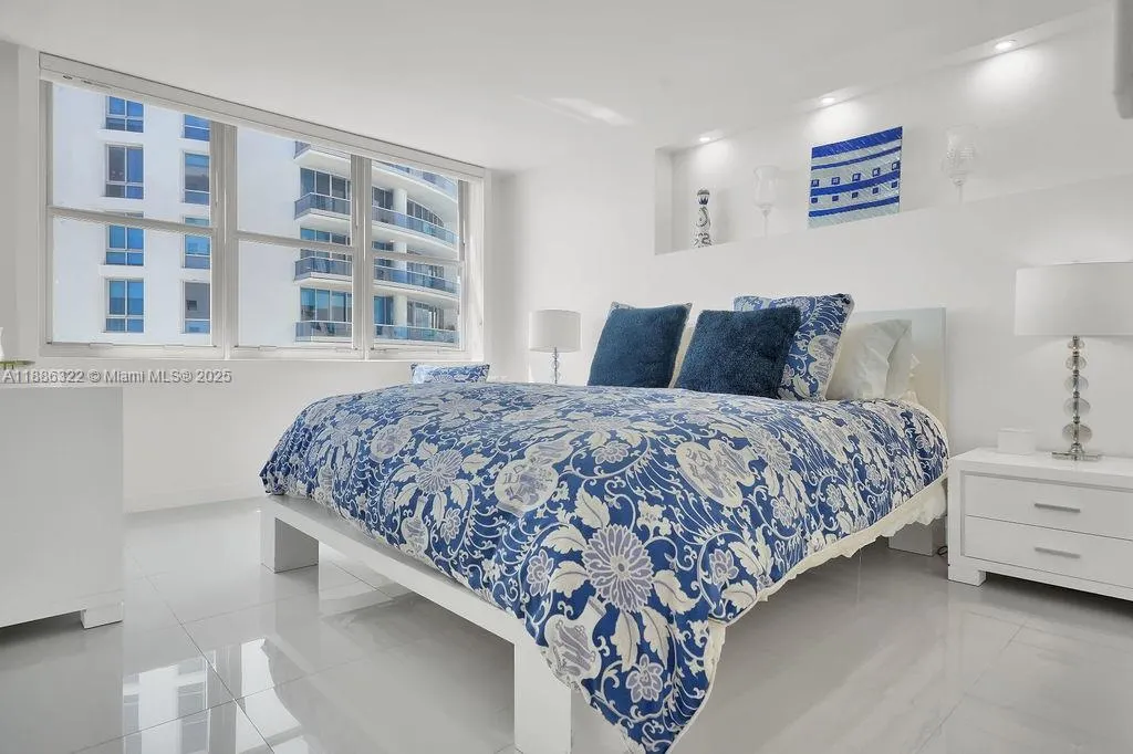 6039 Collins Ave, #1126