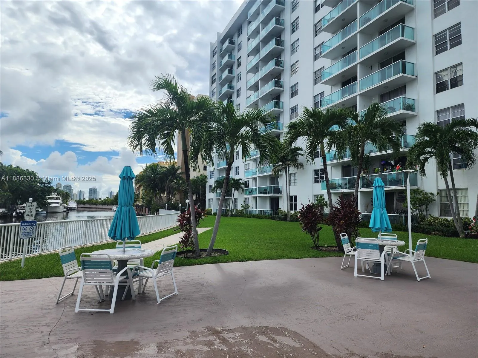 2841 NE 163rd St, #805