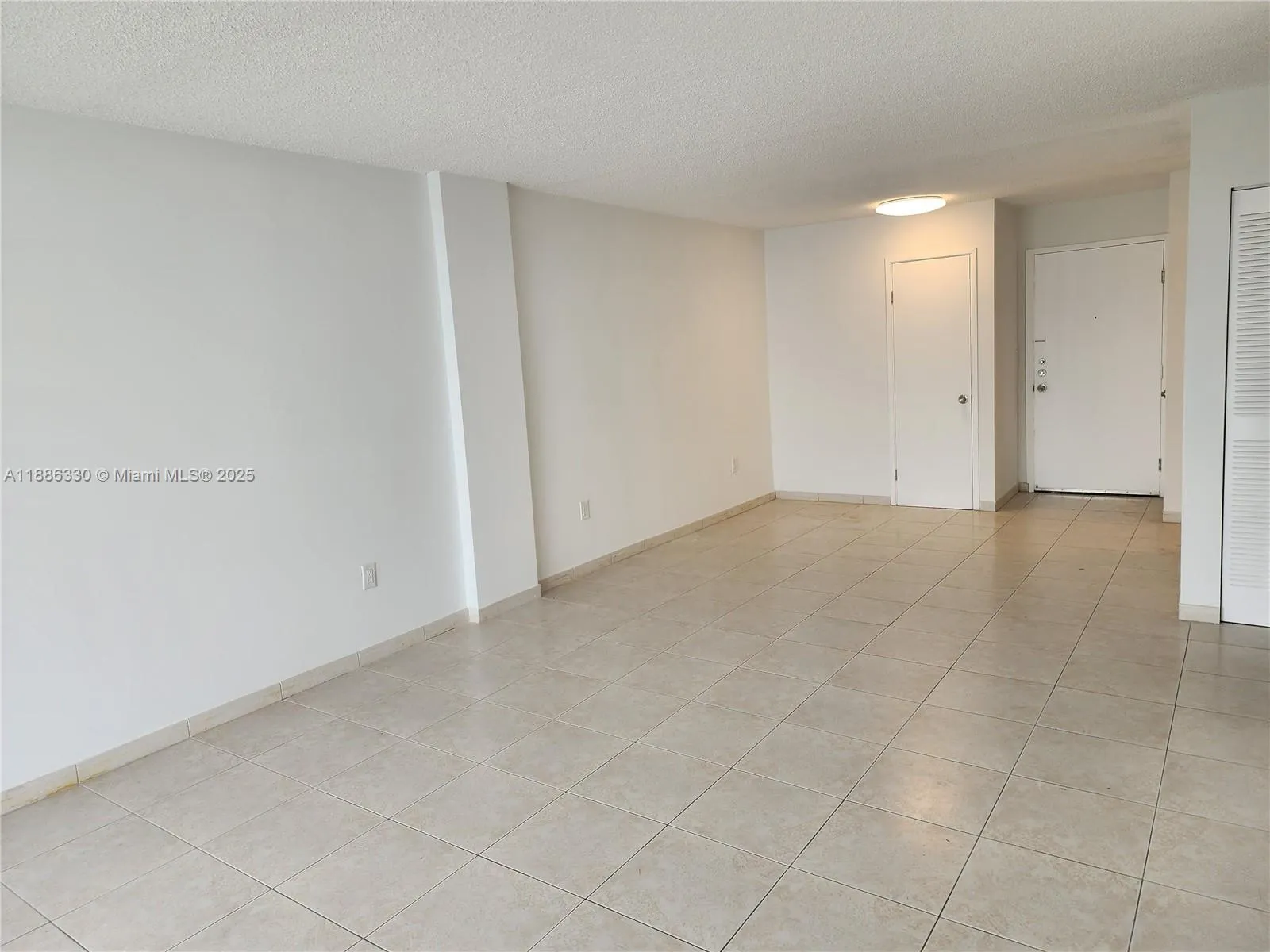 2841 NE 163rd St, #805