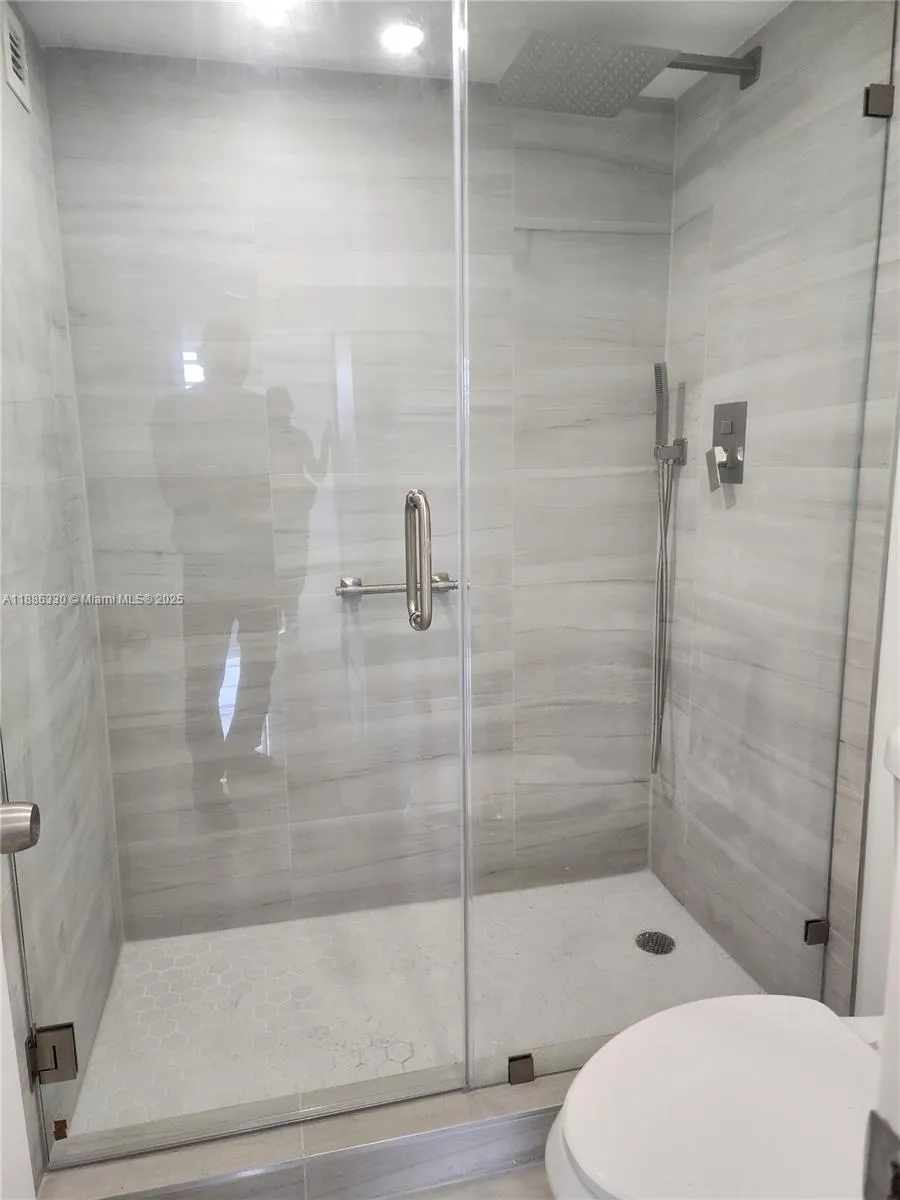 2841 NE 163rd St, #805